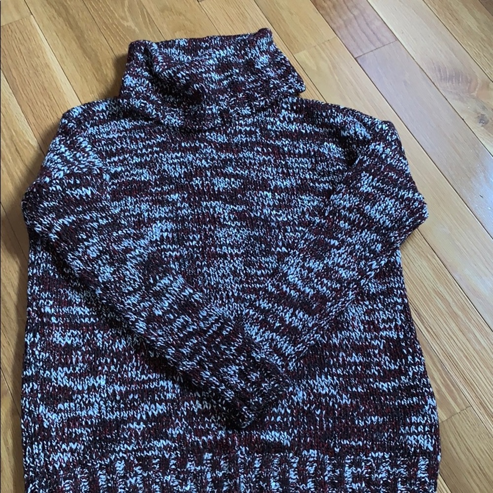 Cute NEVER worn turtleneck